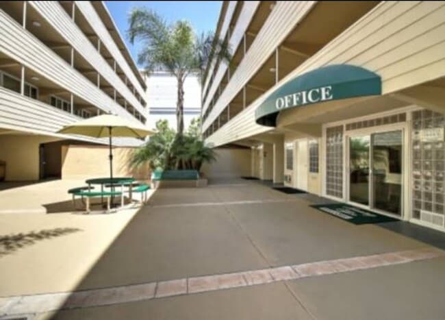 Courtyard Apartments