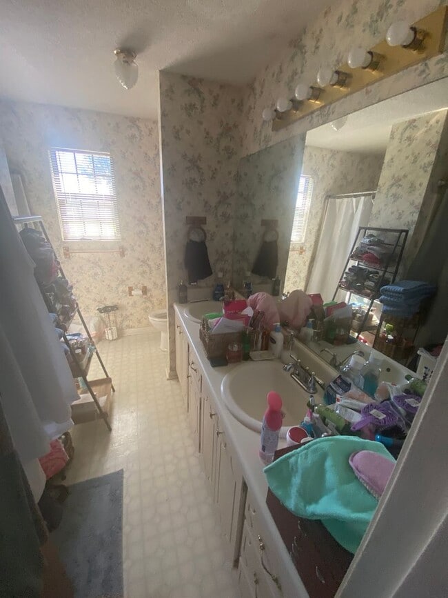 Photo - 3860 Crest Dr