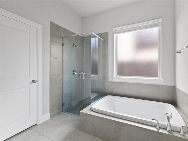 Photo - 222 Amaranth Wy