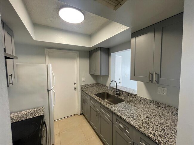 Photo - 395 SW 15th St Unit 10