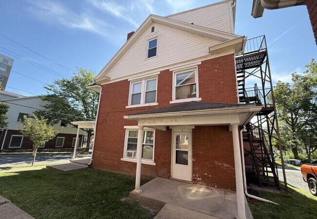 Building Photo - 110 S Barnard St Unit 110 S. Barnard - 01