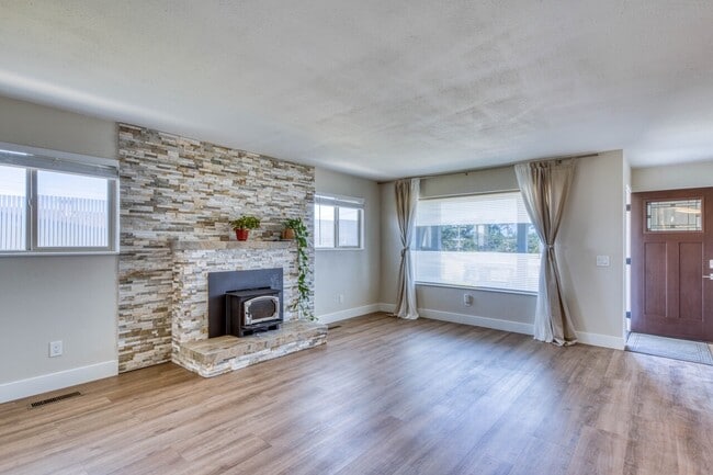 Photo - 3052 Eddy Cir