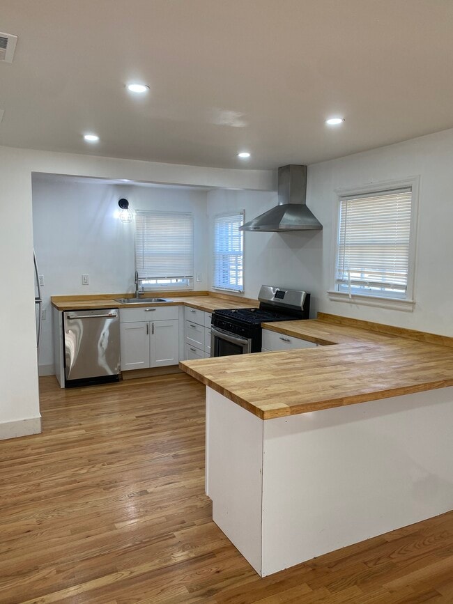 Photo - 2536 W Paseo Blvd