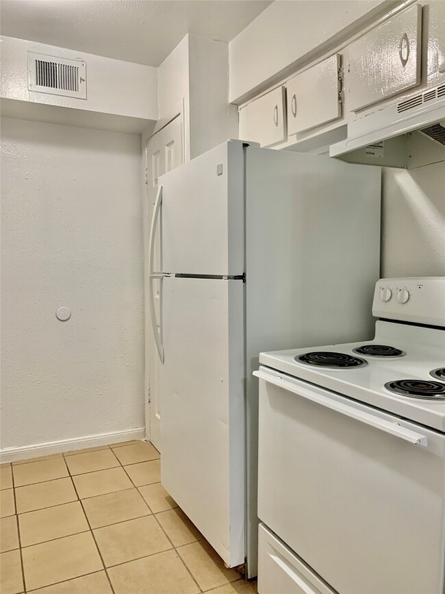 Photo - 9410 Grannis St Unidad A