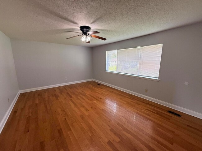 Photo - 7156 Holland Ln