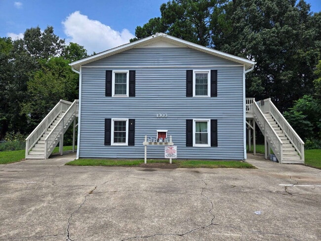 Building Photo - Fully Furnished Two Bedroom Rental