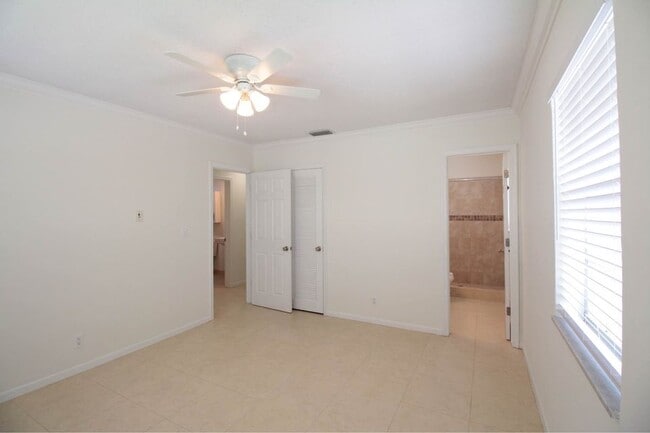 Photo - 299 SW 7th St Unidad 209
