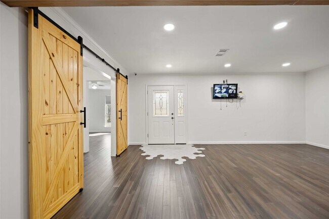 Photo - 6210 Gladewell Dr