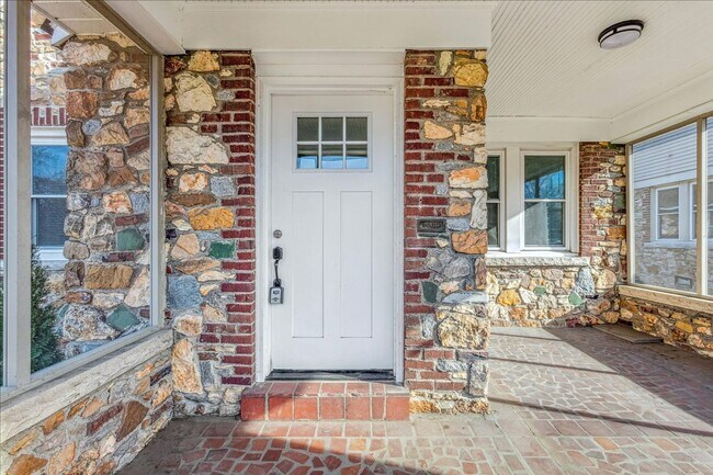 Photo - Live Stylishly. Live Comfortably. Live Memphis