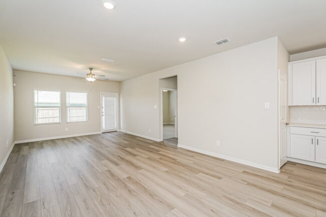 Photo - 1235 Paintbrush Dr