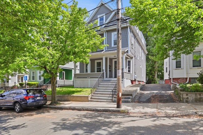 Building Photo - 121 Glendale St Unit 1