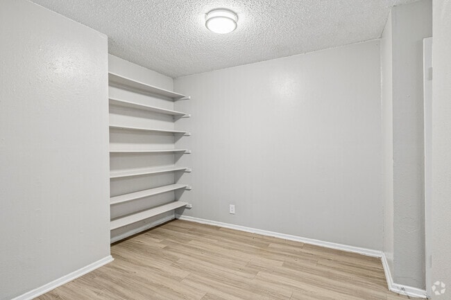 1BR, 1BA - 689SF - Dining Room - Ridge at Southcross