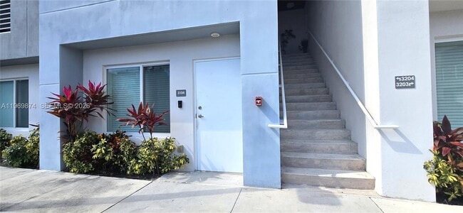 Building Photo - 2535 NE 193rd St Unit 3104