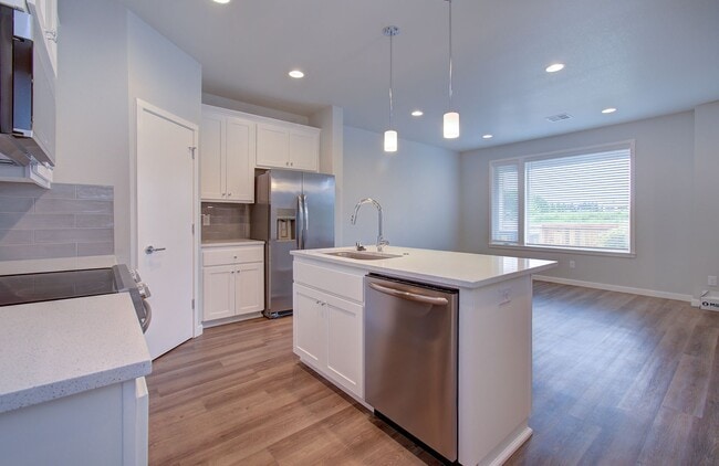 Photo - Beautiful Townhouse with Easy Access to Ev...