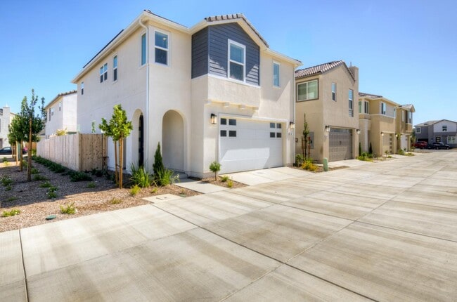 Photo - 1527 Foxhill Ln