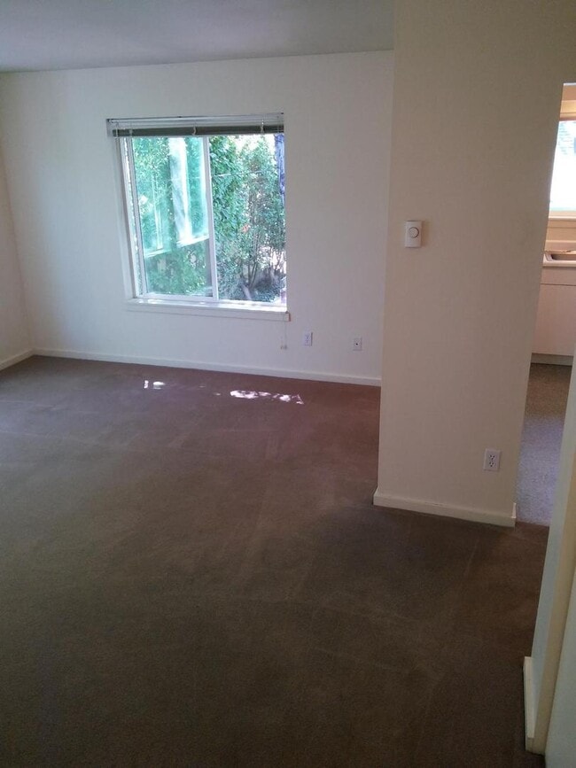 Photo - (560) 21st Street Duplex - 2 Bedroom / 2 Bathroom Unit 539
