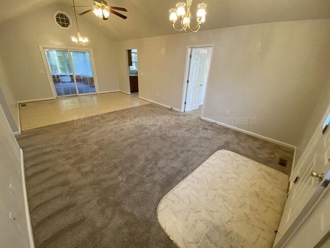 Photo - 211 Cedar Ridge Dr