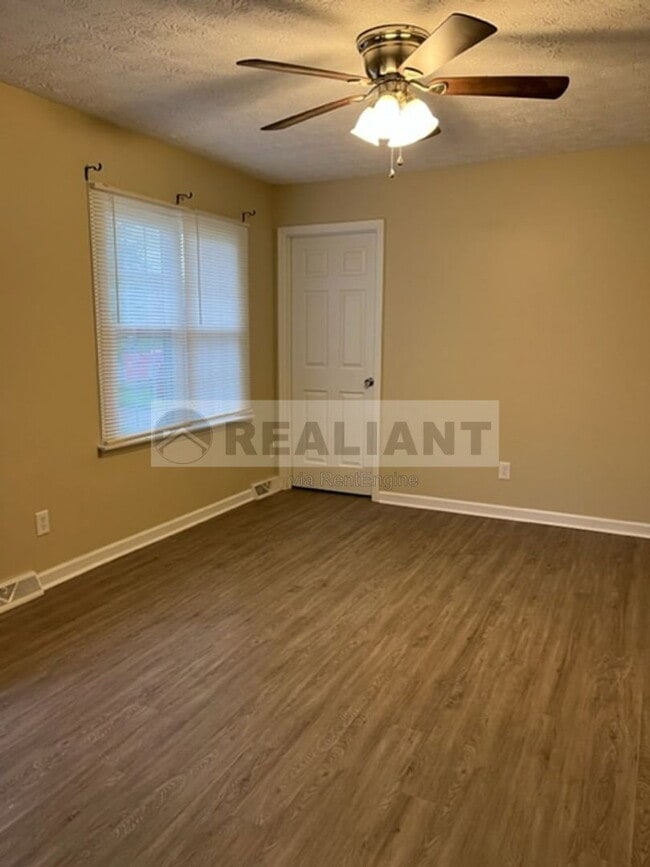 Photo - 108 Oakwood Dr