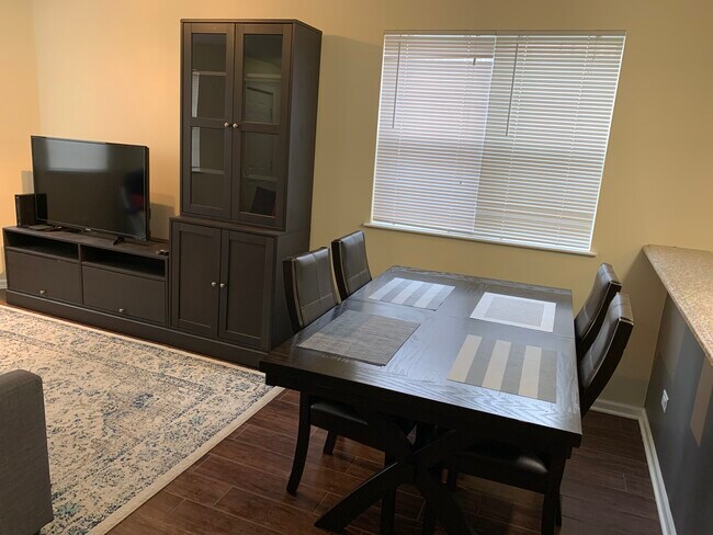 Photo - 1493 N Larrabee St Unidad B