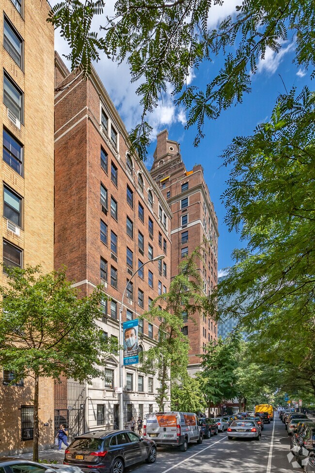 Photo - 333 E 68th St