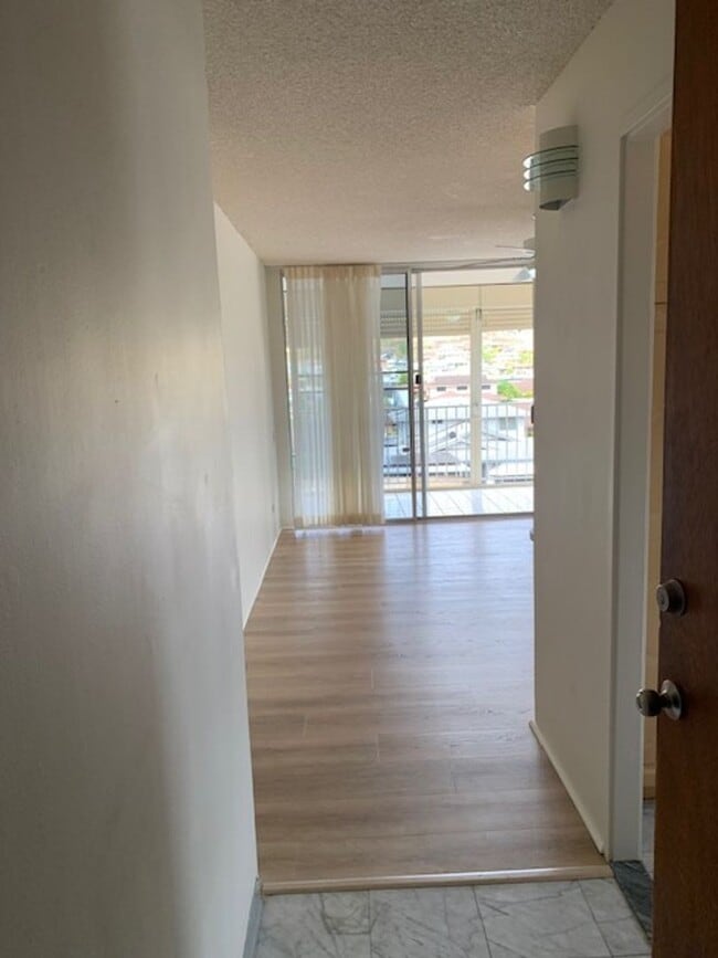 Photo - Lilikoi Building (Salt Lake) 1 bedroom, 1 ...
