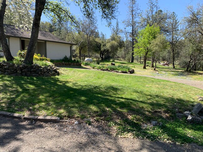 Photo - 2861 Smith Flat School Rd