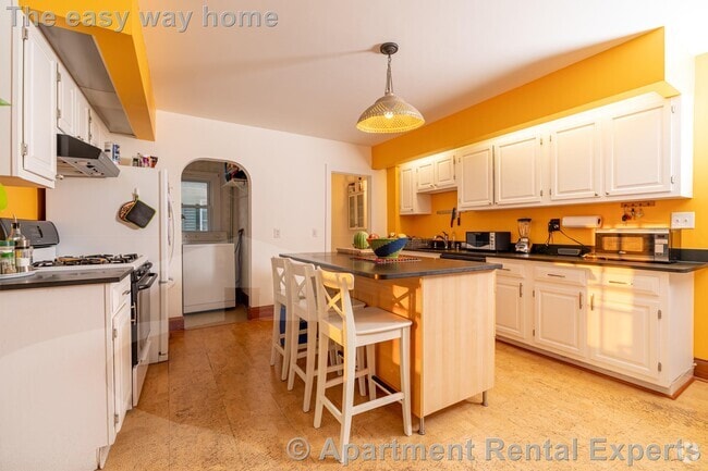 Building Photo - 11 Hinckley St Rental