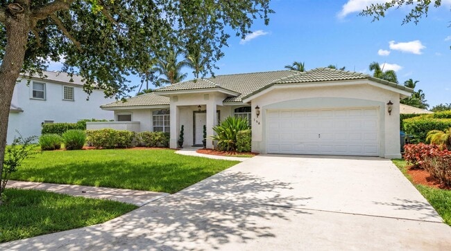 Photo - 106 Fernwood Cres