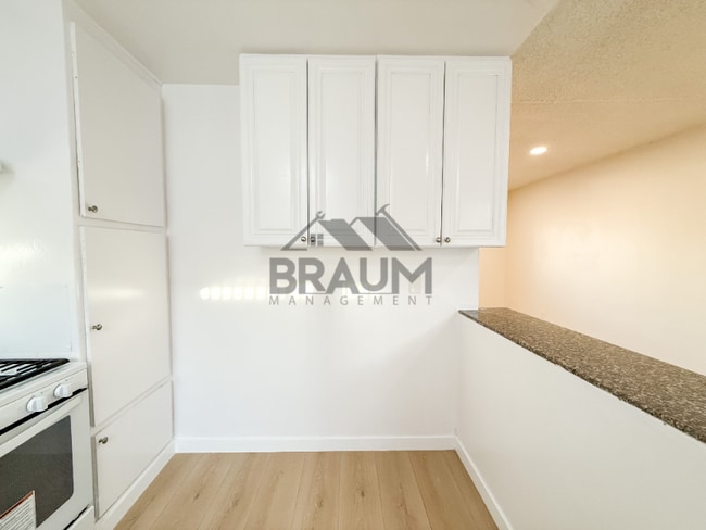 13115 Oxnard St Unit 13