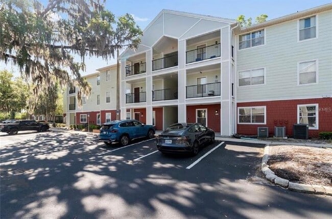 Building Photo - 2360 SW Archer Rd Unit 915