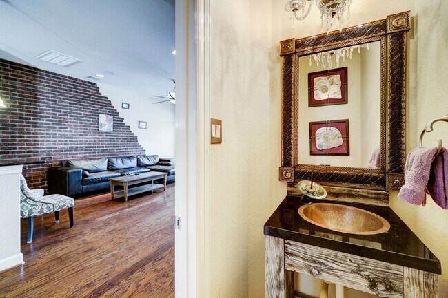 Photo - 1305 Delano St