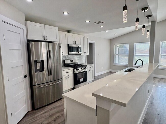 Photo - 1103 Stratford Cove