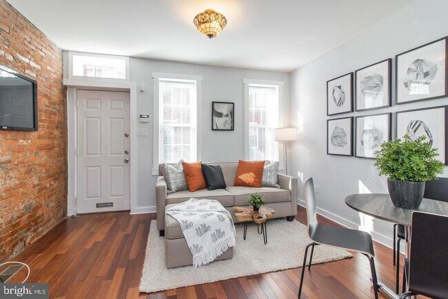 Photo - 1725 Webster St