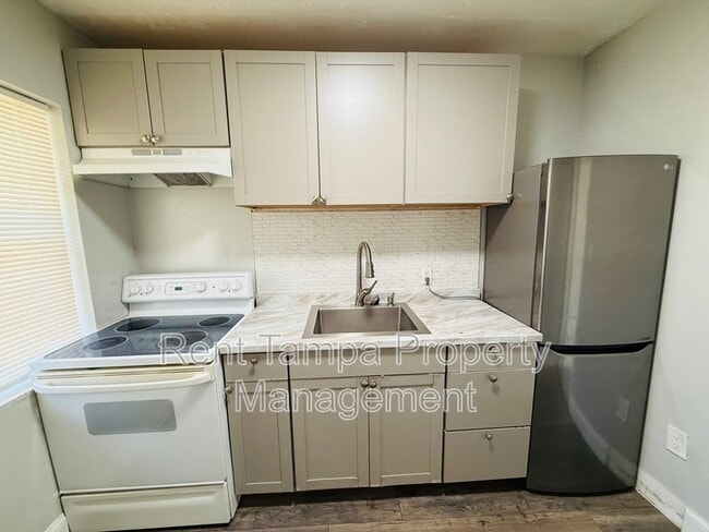 Photo - 637-637 17th Ave S