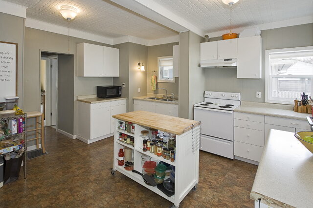Photo - Charming 4-Bedroom Minneapolis Home with Finished Basement & Hardwood Floors