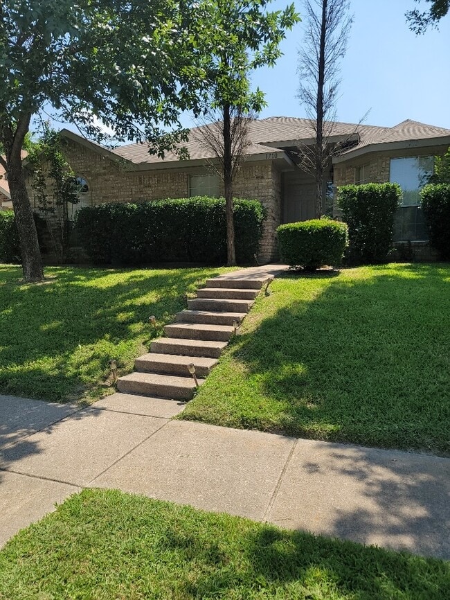 MOVE IN SPECIAL!!!! Cedar Hill home featur... - MOVE IN SPECIAL!!!! Cedar Hill home featur...