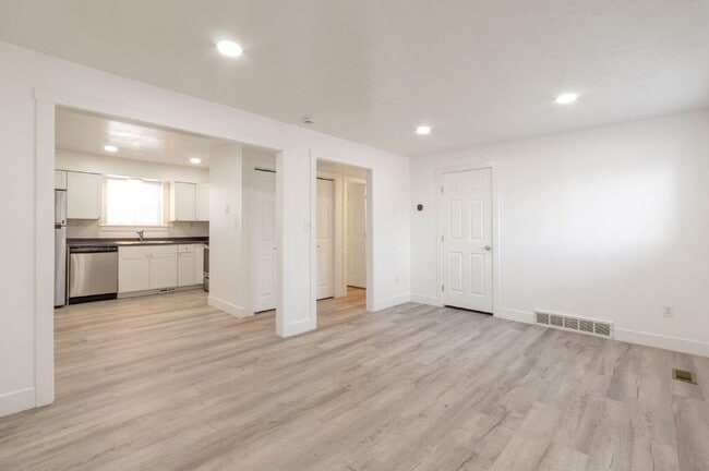 Photo - North Salt Lake 2 BD 1 BA - $500 Amazon Gift Card!! - $500.00 Security Deposit OAC -Brookside Lof... Unit 15