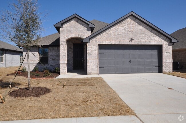 Building Photo - FOR LEASE! Charming 4 Bedroom - 2 Bathroom... Rental