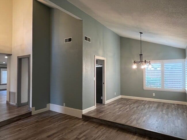 Photo - FAIR OAKS BEAUTY WITH POOL, SPA & SOLAR!!