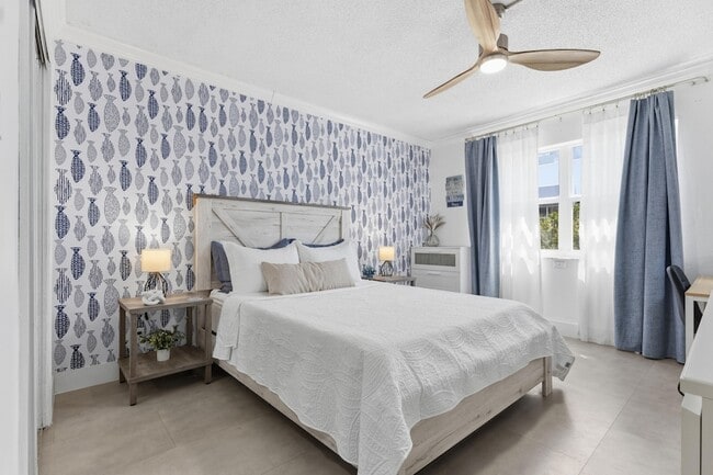 Building Photo - 3000 Riomar St Unit 407