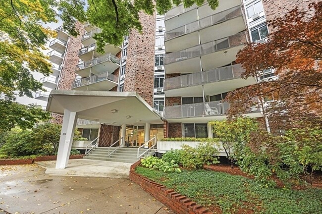 Photo - 19 Winchester St Condo Unit 504