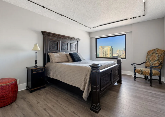 Building Photo - 1400 Hermann Park Dr Unit 292.1 Rental