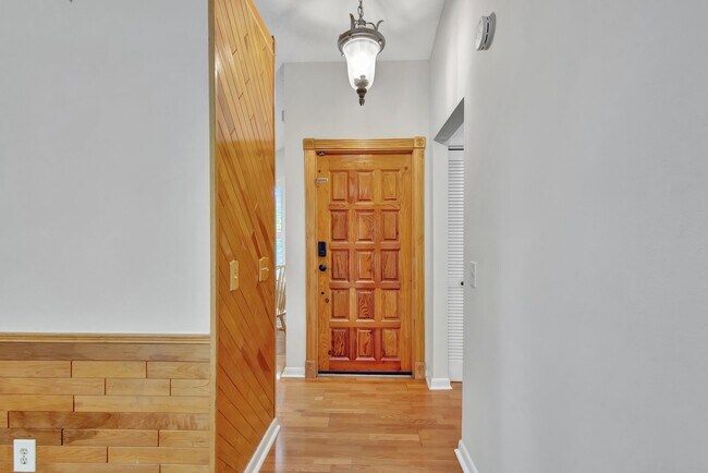 Photo - 2950 SW Bright St