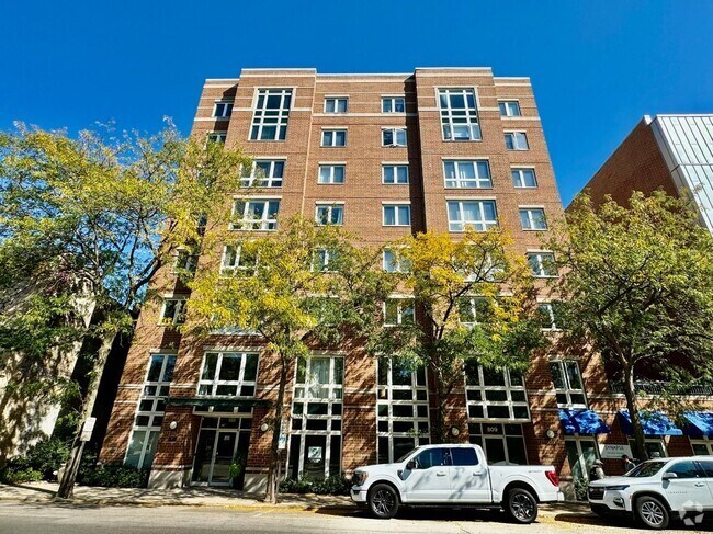 Building Photo - 811 Chicago Ave Unit 305 Rental