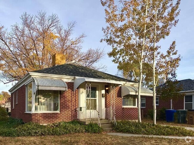 Building Photo - Meticulously Maintained Rose Park Bungalow Rental