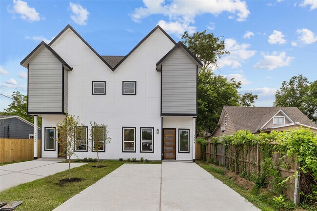 Photo - 7805 Farnsworth St