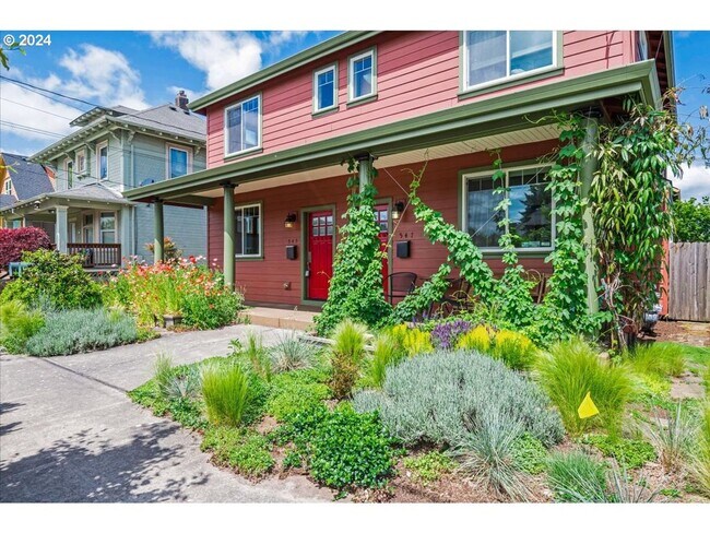 Photo - Charming 3-Bed, 2.5-Bath Townhome with Private Patio, Open Floor Plan, and Prime King Neighborhoo...