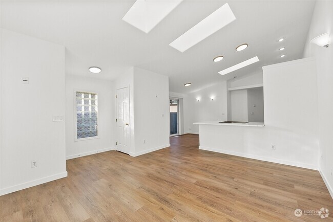 Building Photo - 4818 N Pearl St Rental