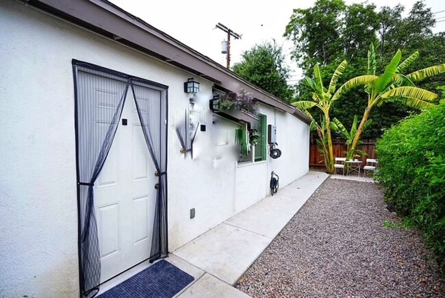 Building Photo - 4773 Sierra St Unit 2