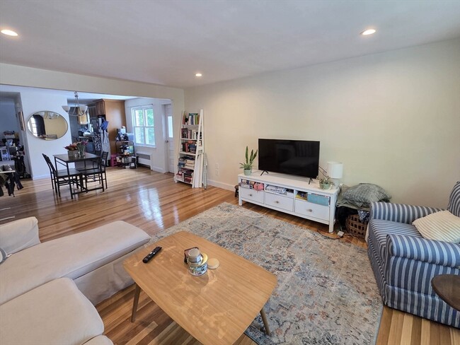Photo - 14 Louise Rd Unit 2